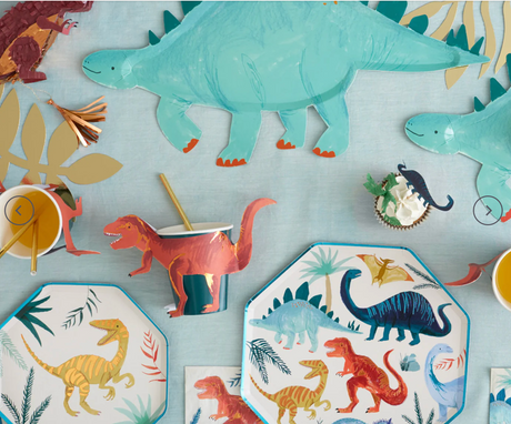 Dinosaur plates x 4
